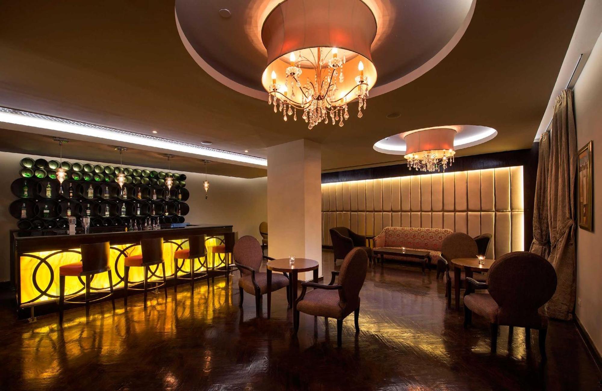 Baron Palace Sahl Hasheesh Χουργκάντα Εξωτερικό φωτογραφία The bar at the Mandarin Oriental, London